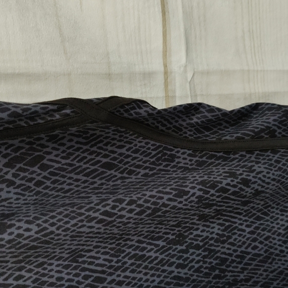 Livi Active Plus Size Cropped Leggings High Rise Wide Waist Black & Grey Design - Picture 4 of 11